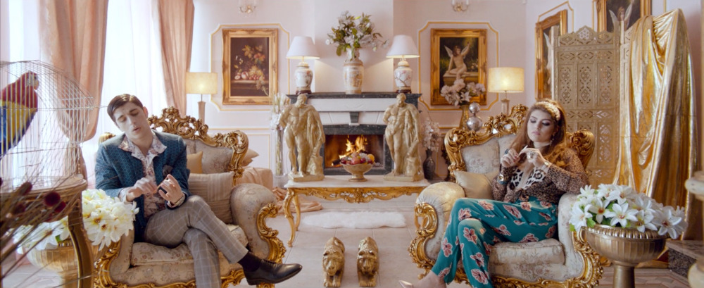 Viva Credit campaign visual